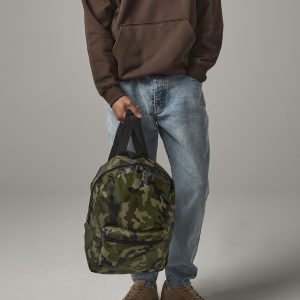 Bagbase_bg151_packaway Backpack Jungle Camo_lifestyle_14614_cropped Lifestyle Large