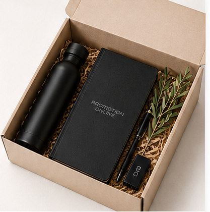 Eventkit i öppen presentbox med flaska, notebook och penna